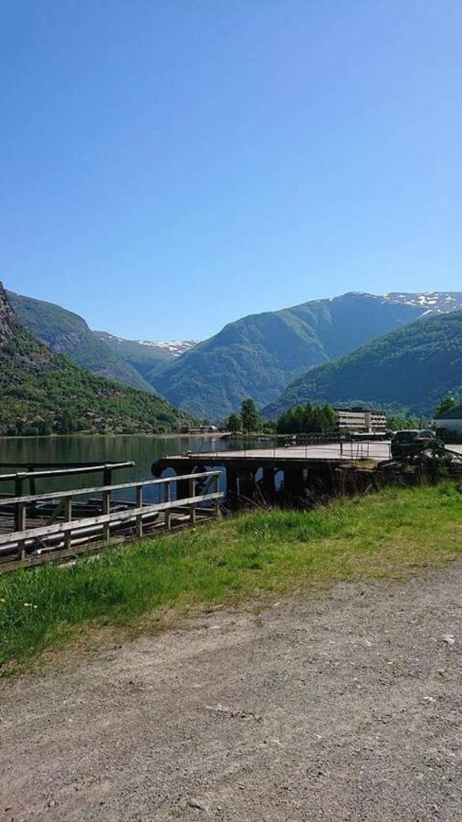 Apartamento Hillegard Lærdalsøyri Exterior foto